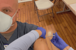 Nurse get pfizer covid vaccine