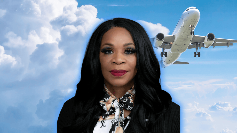 Lucky Guy! 30+ ER Nurses on Flight Save Passenger