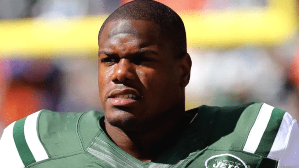 Former NFL Player “D’Brick” Enrolls in Nursing School