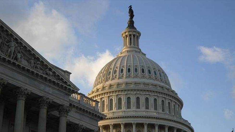 Silhouette of US capitol building at dusk