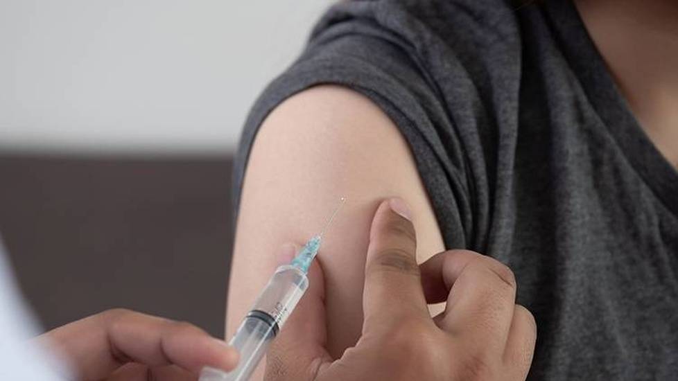 Why The CDC is “OK” With No Gloves To Administer Vaccines