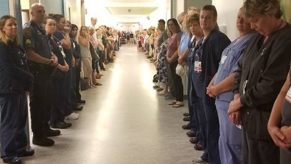 Photo Of Hospital Staff Honoring Organ Donor Goes Viral