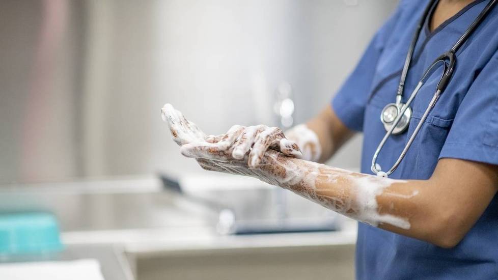 Nurses Share 9-Tips To Decontaminate After Working Amid COVID-19