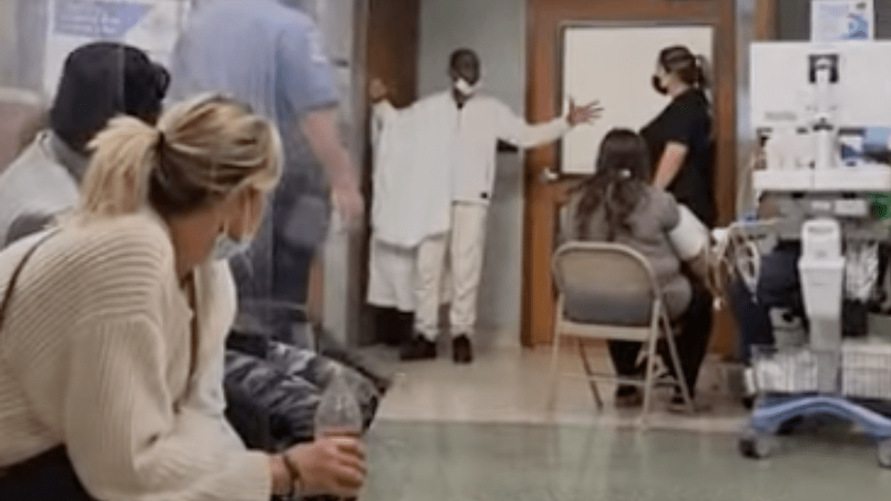 Video Shows Baylor Hospital ER Worker Being Held Hostage By Man With Knife