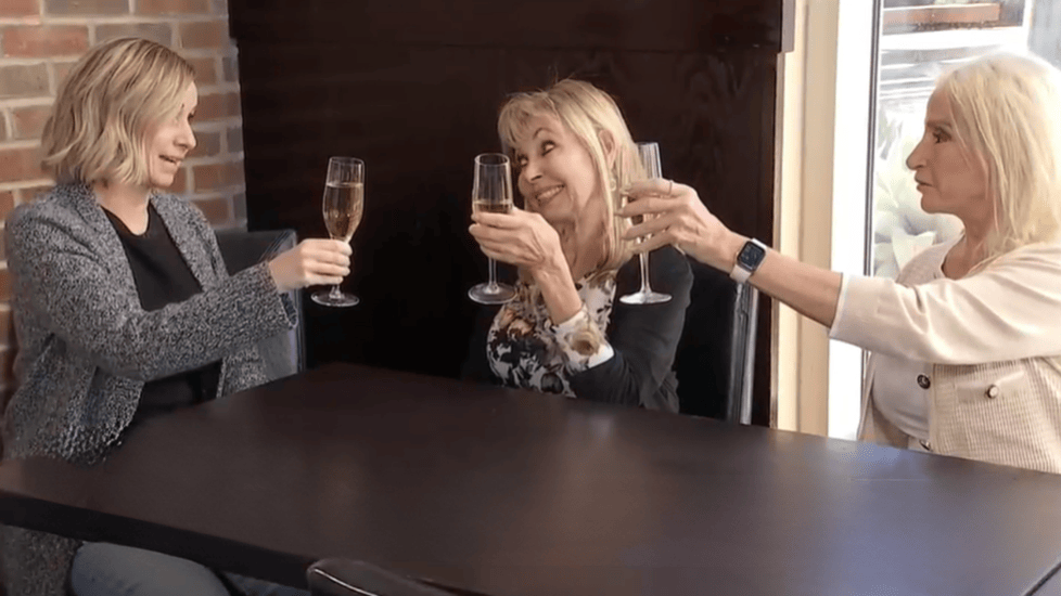 Three Women Reunite After Off-Duty Nurse Saves Fan’s Life at Vegas Hockey Game